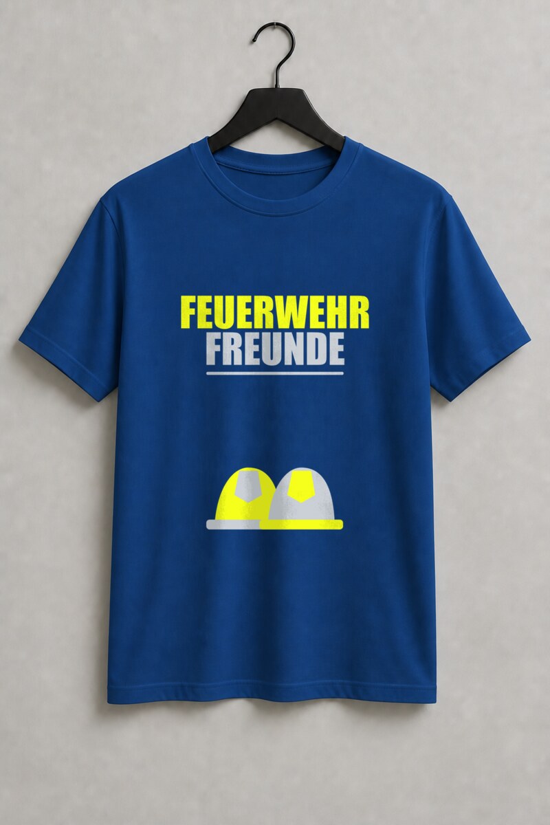 Zwei Helme auf Balken